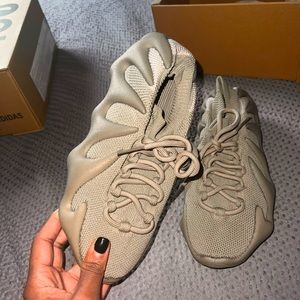 YEEZY 450 - STONE FLAX (5.5)